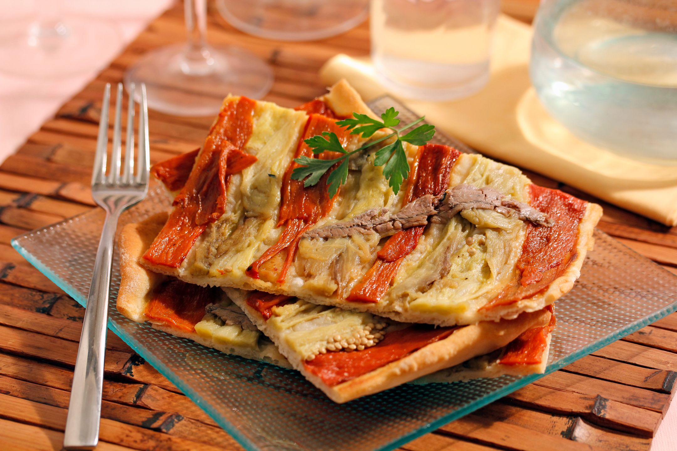 Hiszpańską cocę serwować można z różnymi dodatkami