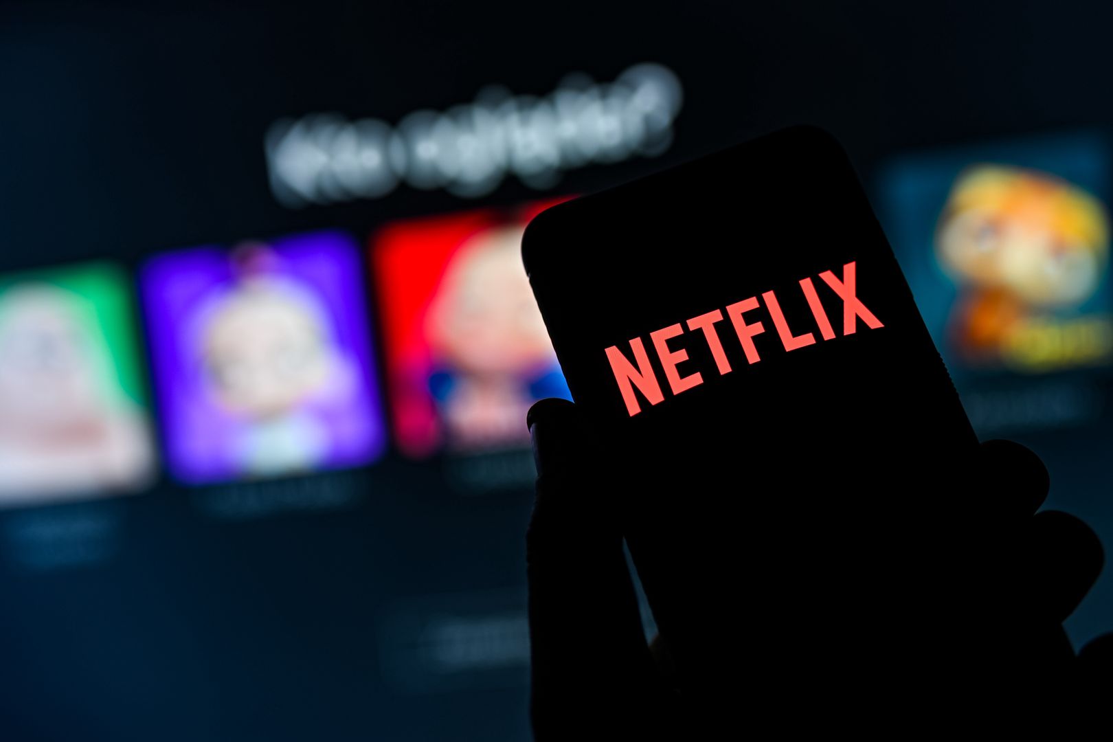 POLAND - 2022/12/02: In this photo illustration a Netflix logo seen displayed on a smartphone. (Photo Illustration by Mateusz Slodkowski/SOPA Images/LightRocket via Getty Images)