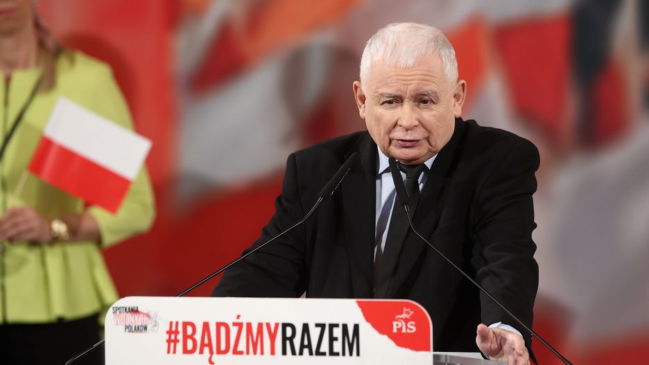 Kielce, 28.01.2024. Prezes PiS Jarosław Kaczyński podczas spotkania z mieszkańcami w ramach akcji "Bądźmy Razem" w Wojewódzkim Domu Kultury w Kielcach, 28 bm. (sko) PAP/Łukasz Gągulski