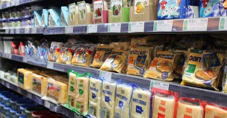 GIS wycofuje popularny ser! Wykryto groźną bakterię. "Nie jedzcie tego"