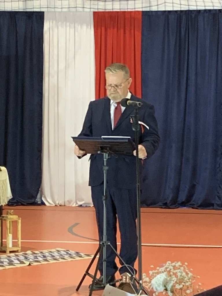 Patriotyczny wieczór w Dzierzkówku Starym. Uczniowie i mieszkańcy uczcili bohaterów