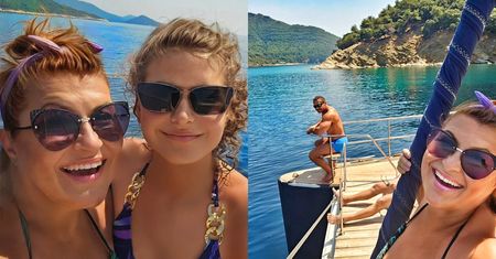 Wakacyjna Katarzyna Skrzynecka podbija Grecję w kolorowym bikini. U jej boku 14-letnia córka i NAPAKOWANY mąż (ZDJĘCIA)