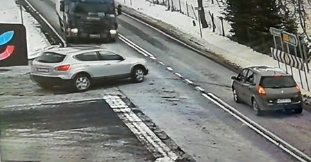 Wyjechał wprost pod ciężarówkę. Cudem uszedł z życiem i uciekł