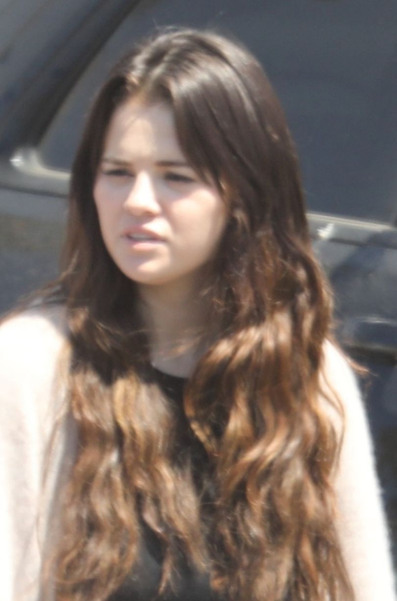 Naturalna Selena Gomez robi zakupy z przyjaciółmi