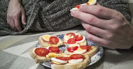 Zapycha tętnice. Ma więcej cholesterolu niż jajka