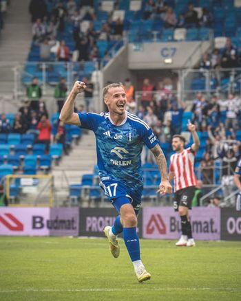 Adam Radwański kontuzjowany. Pomocnik Wisły Płock przechodzi rehabilitację