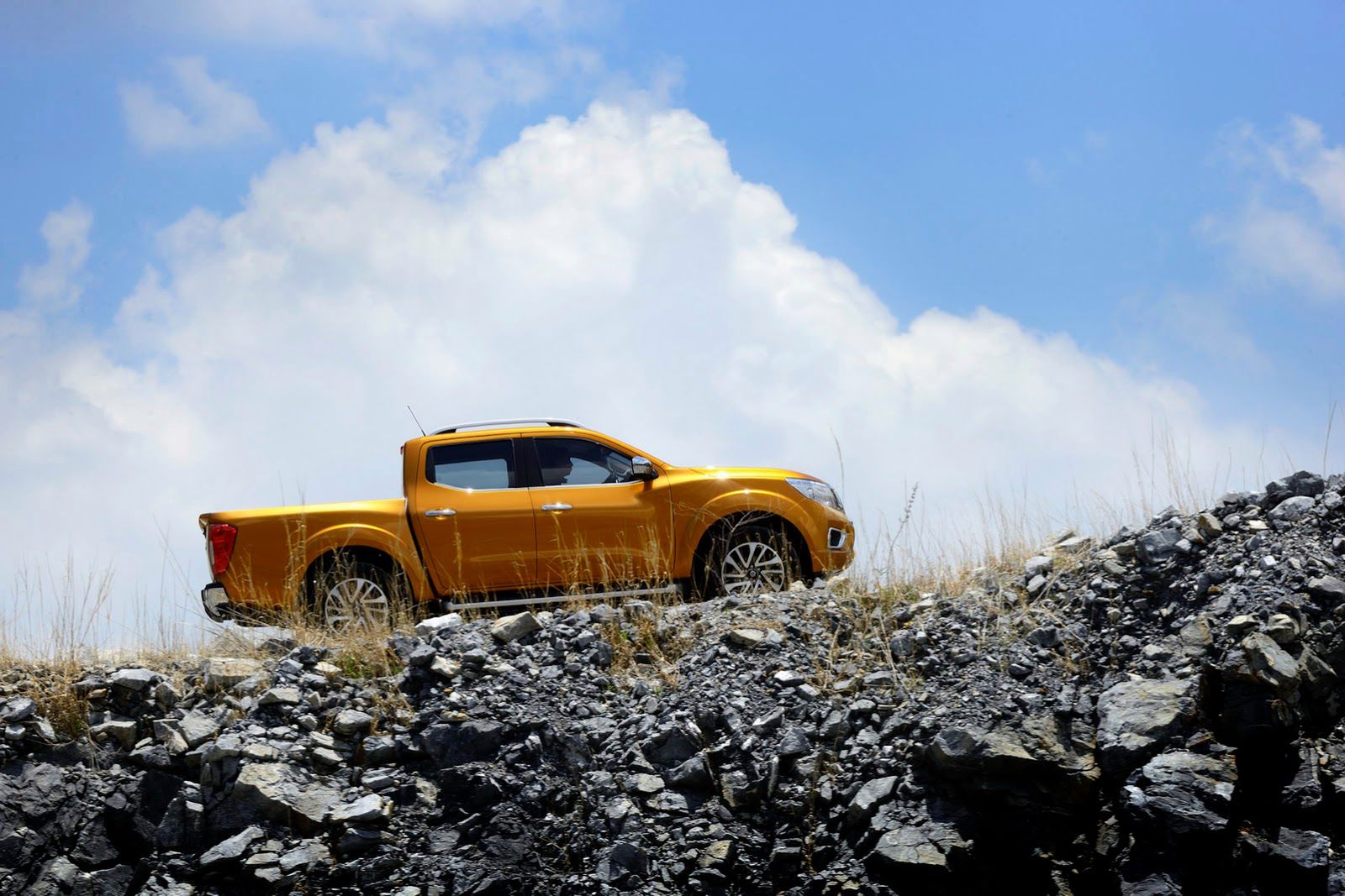 Nowy Nissan Navara - obszerna galeria producenta 28