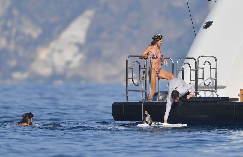 Heidi Klum prezentuje zgrabną sylwetkę na jachcie i wymienia czułości z mężem