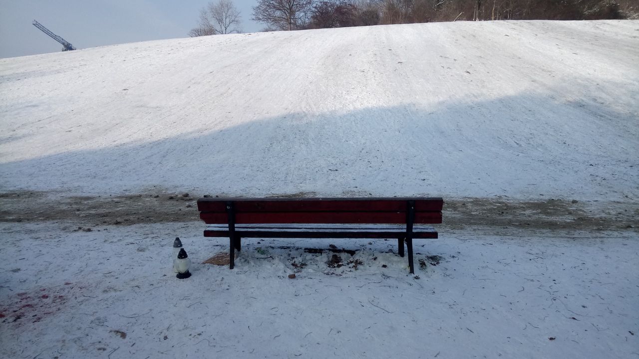 Warszawa. Górka, na której doszło do tragedii, jest niewysoka, ale stroma