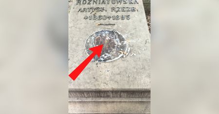 "Strasznie to wygląda". Działał pod osłoną nocy. Nagranie z cmentarza