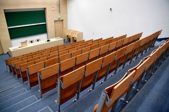 Muller: Decyzje ws. nauki zdalnej i hybrydowej dla SP będą ogłoszone jutro