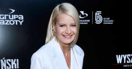 Wytworna Małgorzata Kożuchowska w białym garniturze zadaje szyku na premierze filmu (ZDJĘCIA)