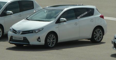 Nowa Toyota Auris przyłapana bez kamuflażu [aktualizacja]