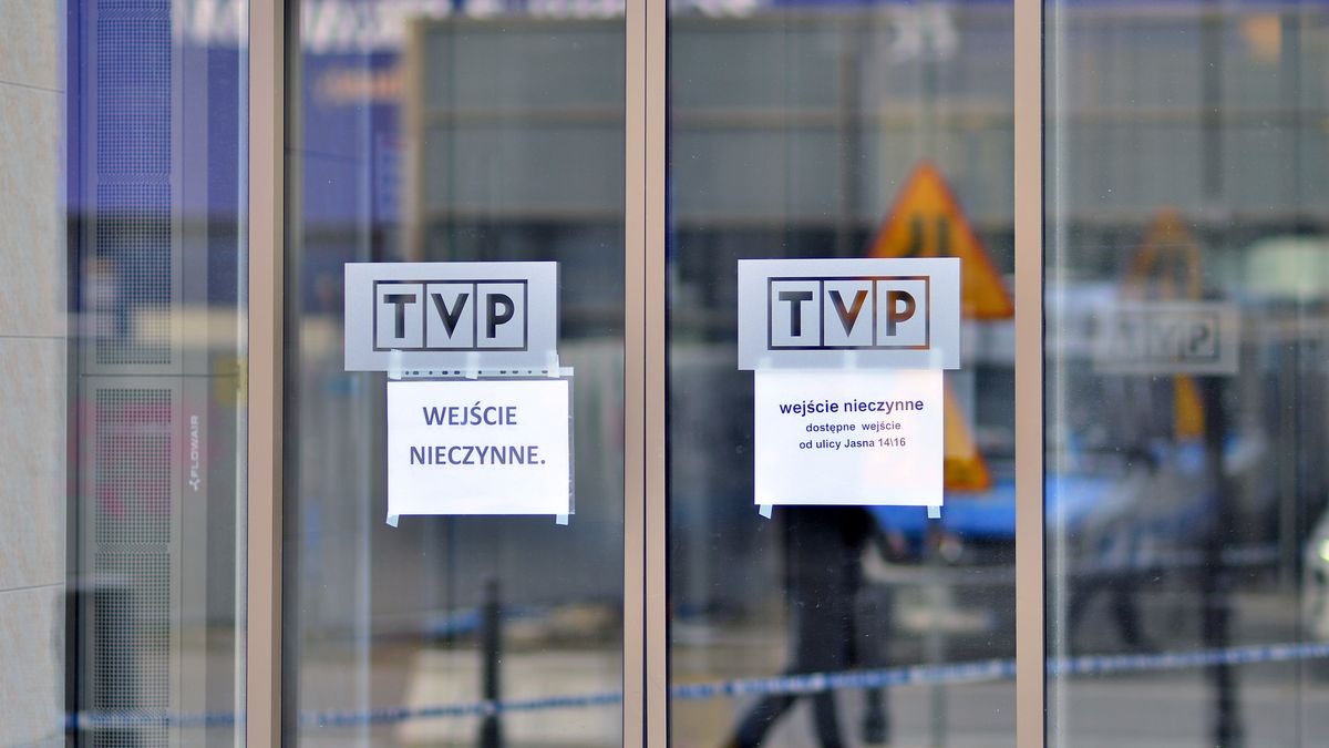 Zamknięte drzwi po przejęciu kontroli nad TVP po zmianie rządu