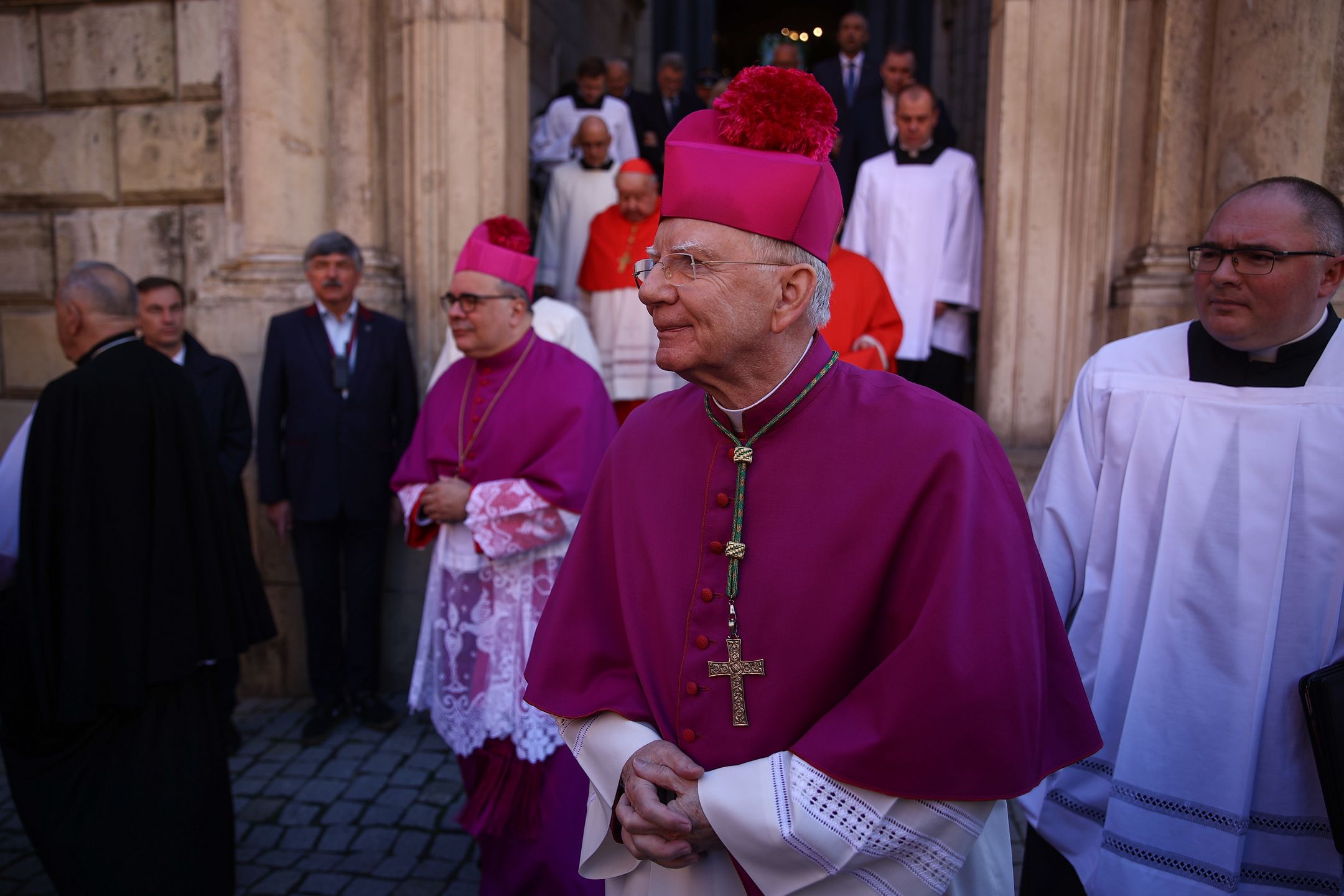 Arcybiskup Marek Jędraszewski może odejść na zasłużony spoczynek, ale został poproszony przez papieża Franciszka o pełnienie swoich obowiązków do czasu znalezienia następcy
�ukasz G�gulski
katolicka, procesja, tradycja, tradycyjna, wiara, procesja procesji, w krakowie