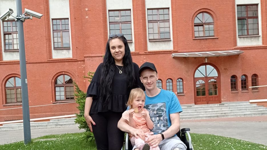 Dawid Barcik z żoną Martą i córką