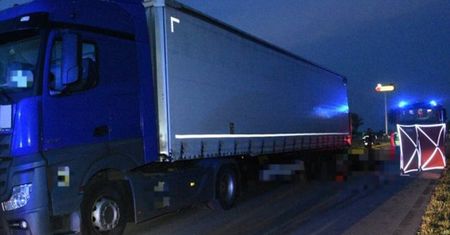 Motocyklista wjechał w tył naczepy ciężarówki. Nie udało się uratować 19-latka