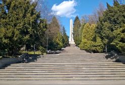 "Z" jak swastyka. Kolejne napisy na pomniku na poznańskiej Cytadeli