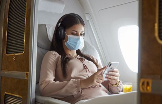Aplikacja pomoże klientom linii Emirates w uzyskaniu tańszych szczepień na Covid-19