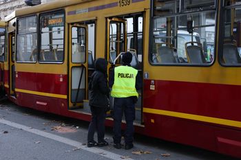 Tragedia na trasie do Wilanowa. 36-letni mężczyzna wpadł pod tramwaj