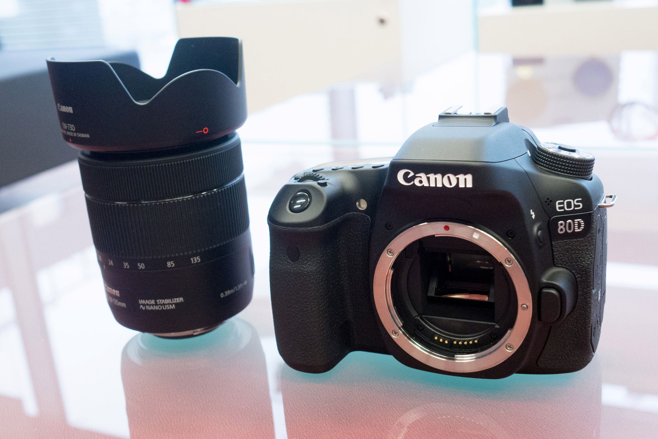 Canon EOS 80D - zupełnie nowe wnętrze w starych szatach. Nasze pierwsze wrażenia 1