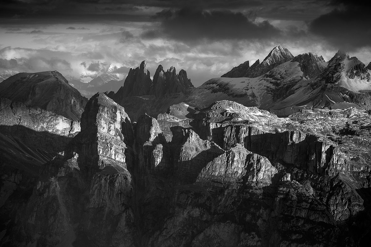 Monumentalne czarno-białe Dolomity na zdjęciach Przemysława Kruka 5