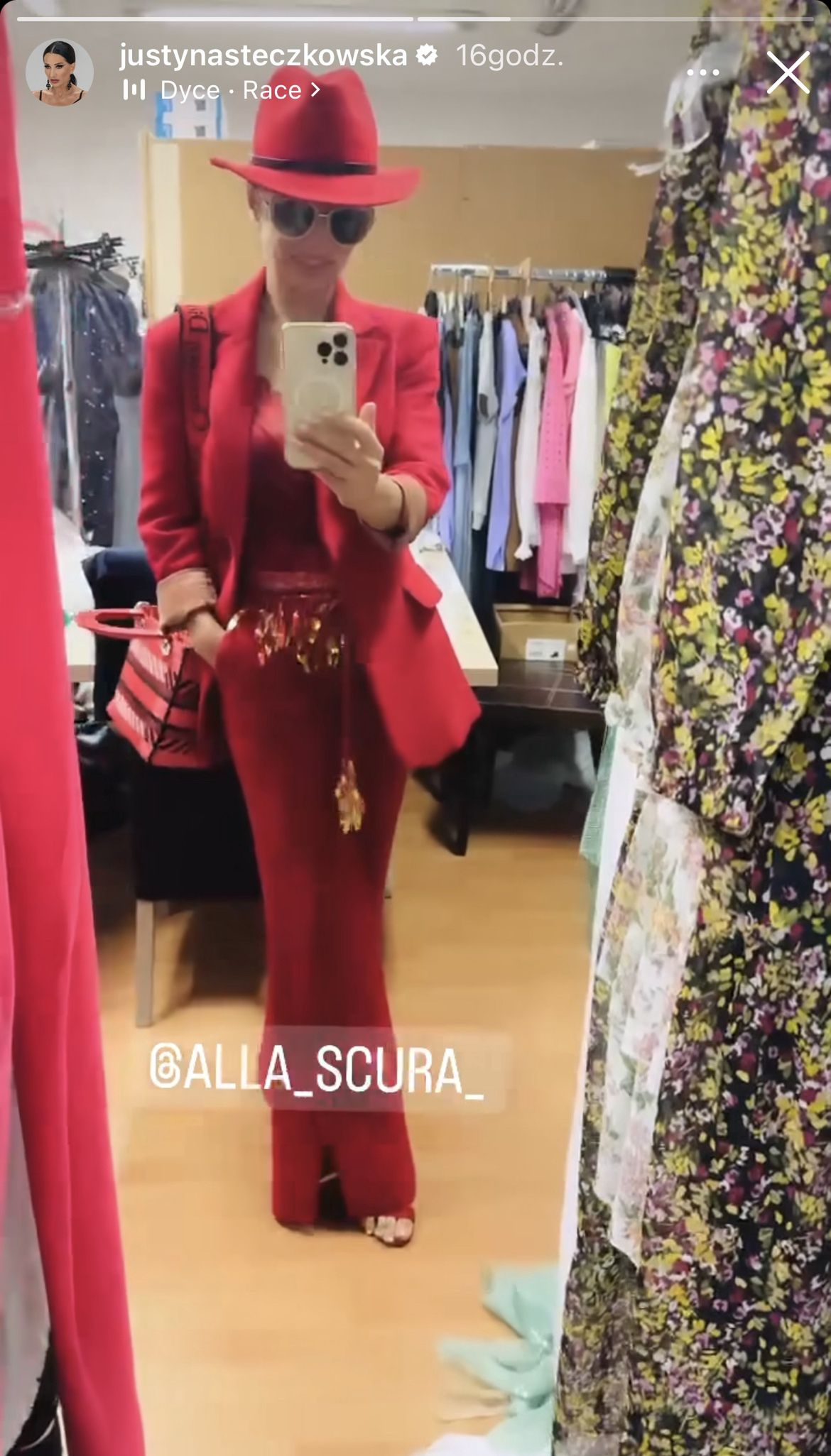 Justyna Steczkowska w czerwonym garniturze na Instagramie