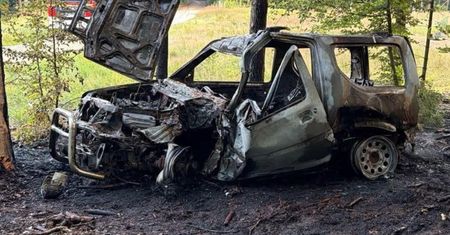 Auto stanęło w ogniu. W środku trzy osoby. Tragedia koło Ostródy