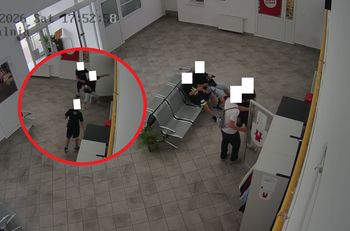 Oburzające! Nastolatkowie nagrani w poczekalni dworca