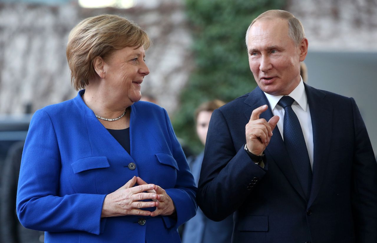 Angela Merkel and Władimir Putin at a conference in 2020.
