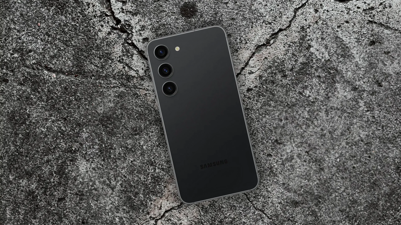 Potwierdzone: Samsung Galaxy S23 będzie odporny nie tylko na wodę, ale i... beton