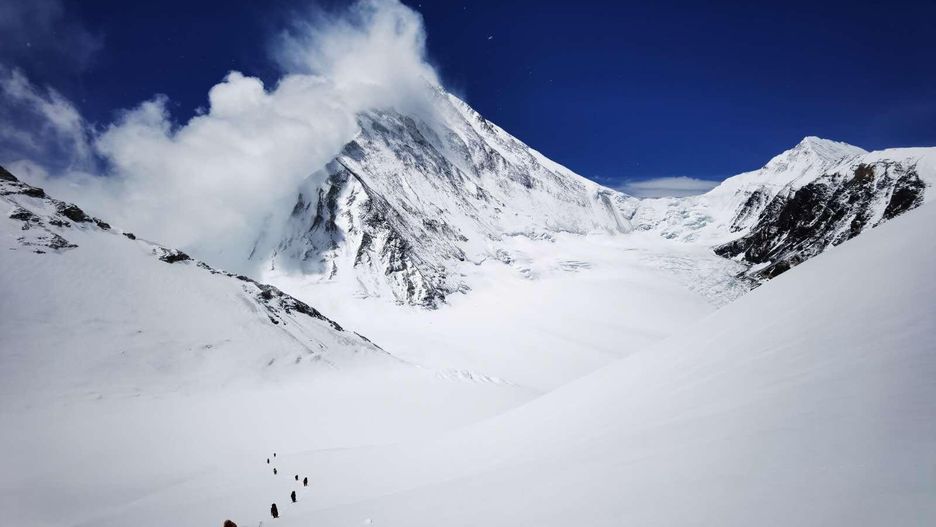CHINA TIBET MOUNT QOMOLANGMA VIEWS
(200518) -- MOUNT QOMOLANGMA BASE CAMP, May 18, 2020 () -- Photo taken on May 10, 2020 shows that clouds swirl around the Mount Qomolangma. (/Tashi Tsering) 
Dostawca: PAP/Photoshot
Photoshot
g�ry, Himalaje, ilustracja, Tybet