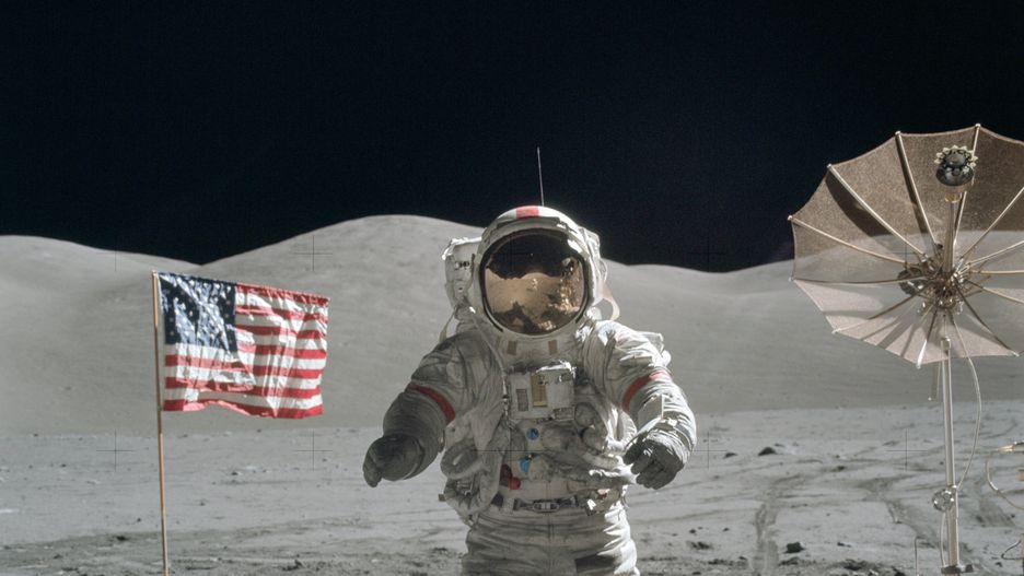 Apollo 17. Na zdjęciu Eugene Cernan na Księżycu. To ostatni astronauta, która chodził po powierzchni Księżyca