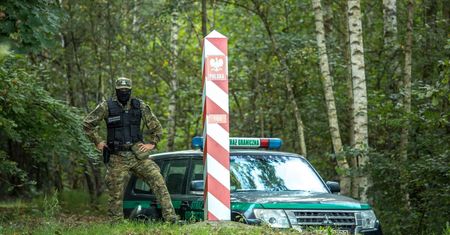 Mandat za zdjęcie ze słupem granicznym. Turyści ukarani