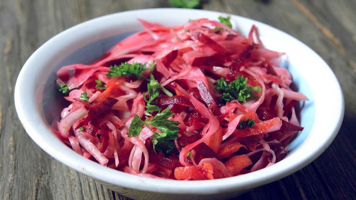 Surówka z kapusty i buraków