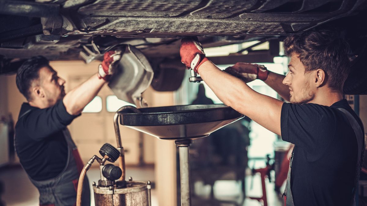 Wymiana oleju na mineralny może przynieść głównie problemy z silnikiem. Jest wiele mitów wokół tego środka