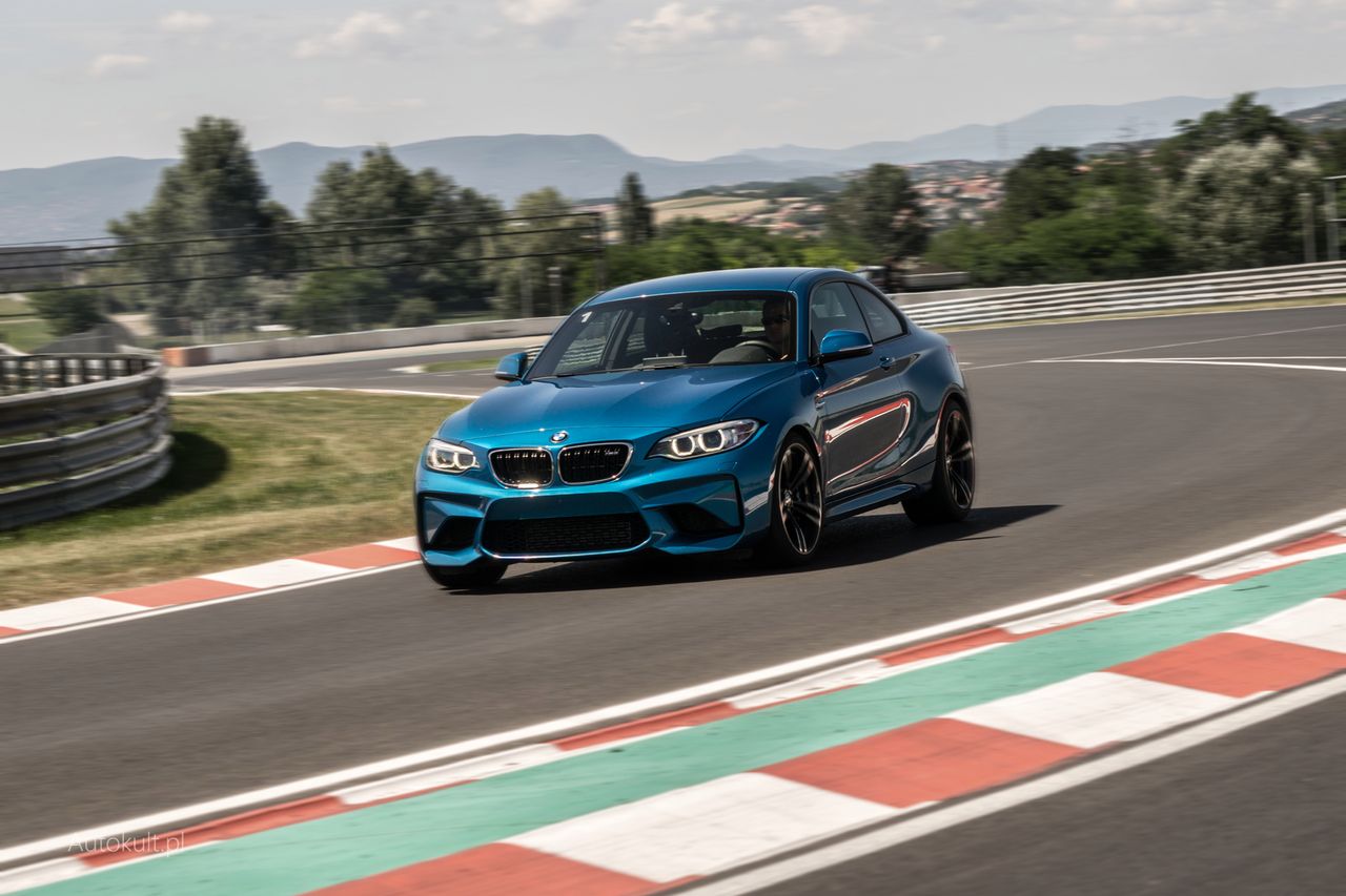 BMW M2 w swoim naturalnym środowisku.