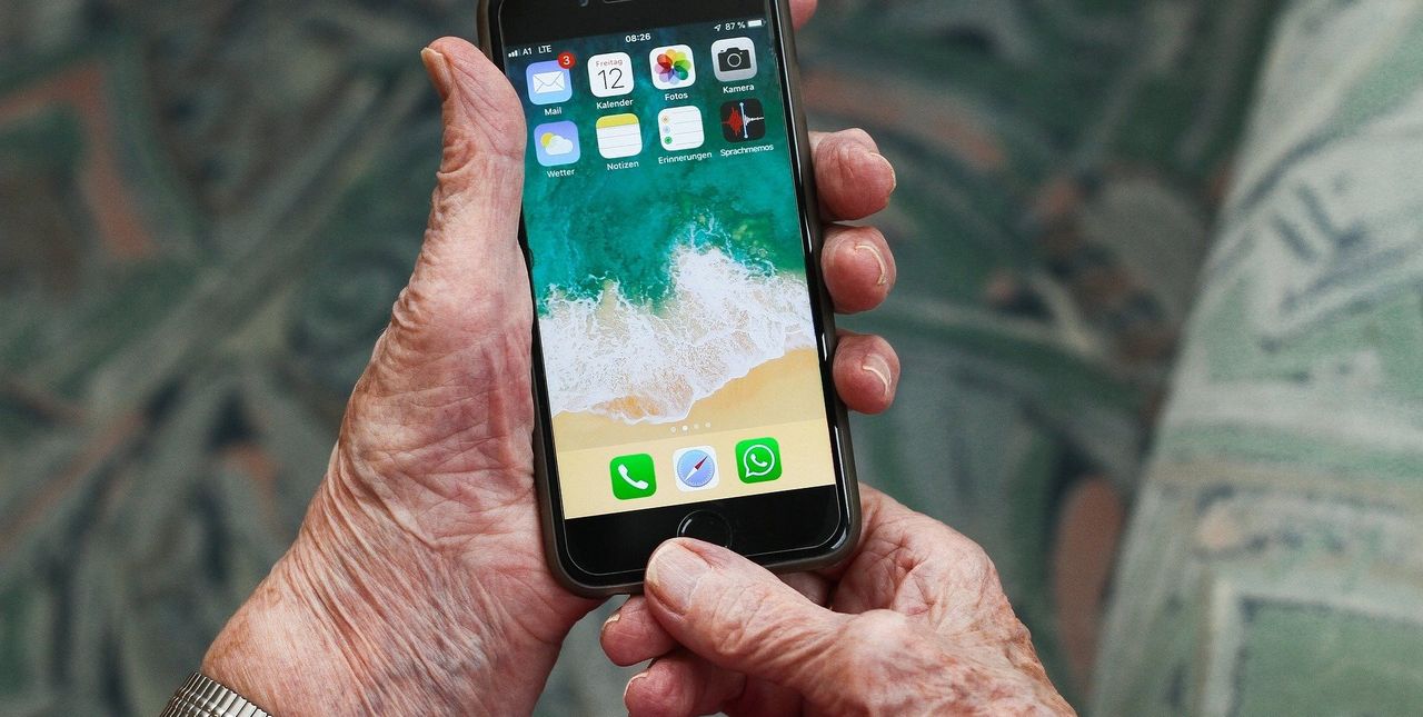 Aplikacja Zakupy SMS dla seniora ma pomóc najbardziej potrzebujących w trakcie epidemii koronawirusa/fot. Pixabay