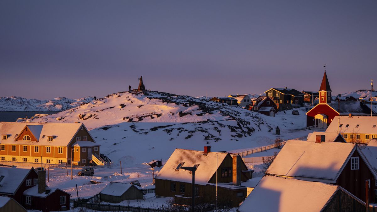 The sun sets over Nuuk, Greenland, 21 January 2026. EPA/MADS CLAUS RASMUSSEN DENMARK OUT Dostawca: PAP/EPA.