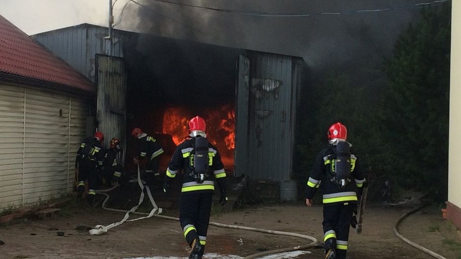 1 sierpnia 2018 roku. Pożar w fabryce zniczy przy ulicy Ściegiennego w Kielcach.