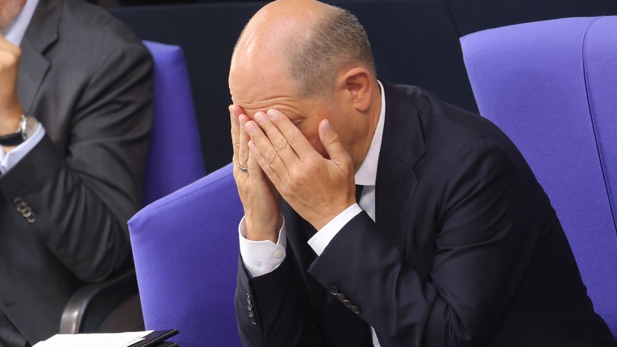 BERLIN, GERMANY - JUNE 26: German Chancellor Olaf Scholz and Finance Minister Christian Lindner in the Bundestag ahead of the upcoming summit of the European Council and the upcoming NATO summit in Washington, DC, on June 26, 2024 in Berlin, Germany. (Photo by Michele Tantussi/Getty Images)