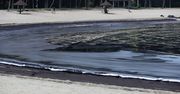 Wyciek ropy w luksusowym kurorcie. Plaże są czarne