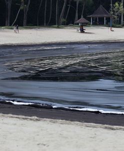 Wyciek ropy w luksusowym kurorcie. Plaże są czarne