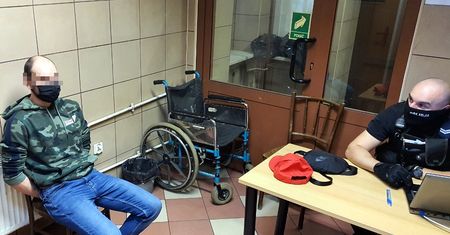 Warszawa. Obywatel Włoch posiadał narkotyki. Policji chciał wręczyć łapówkę