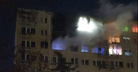 Pożar wieżowca w Toruniu. Są ranni, zniszczonych kilkanaście mieszkań