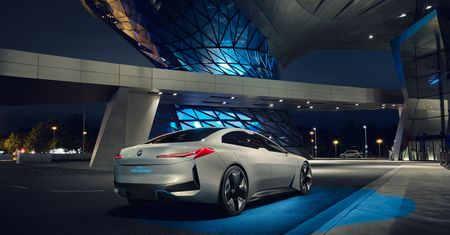 BMW pokazało przedsmak i4. Ten samochód może zagrozić Serii 3