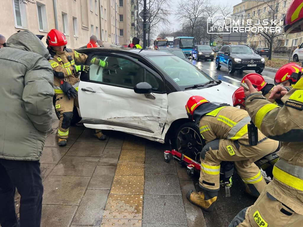 Warszawa: Karambol na Woli. Uszkodzonych siedem pojazdów