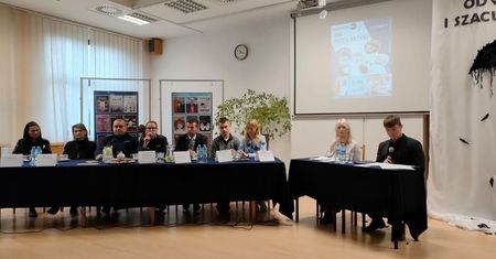 Uczniowie przeciwko hejtowi. Debata o cyberzagrożeniach w Zespole Szkół nr 1 w Lublinie