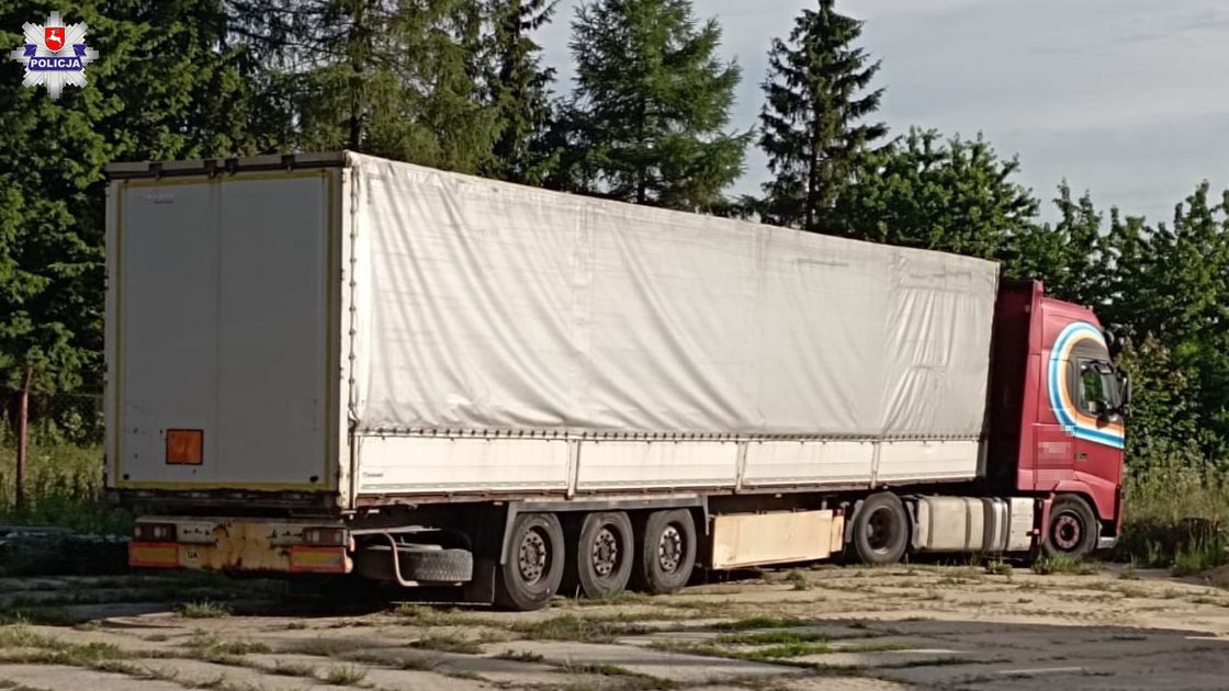 Pijany kierowca wypadł z kabiny tira. Szokujący finał interwencji w Krasnymstawie