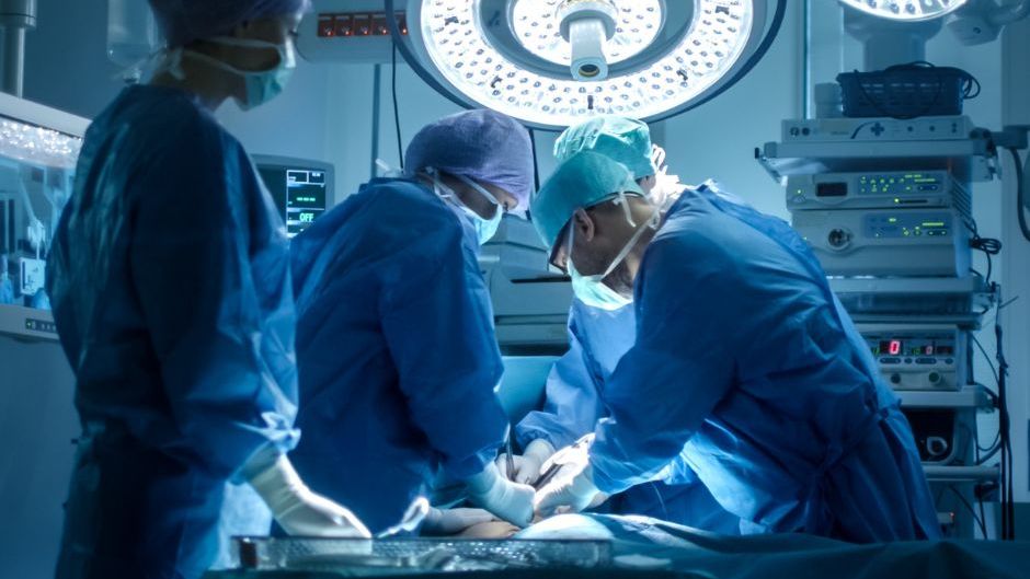 "Mam jedną z wyższych stawek dla anestezjologii". Ujawnia, ile kosztuje godzina jego pracy - zdjęcie ilustracyjne